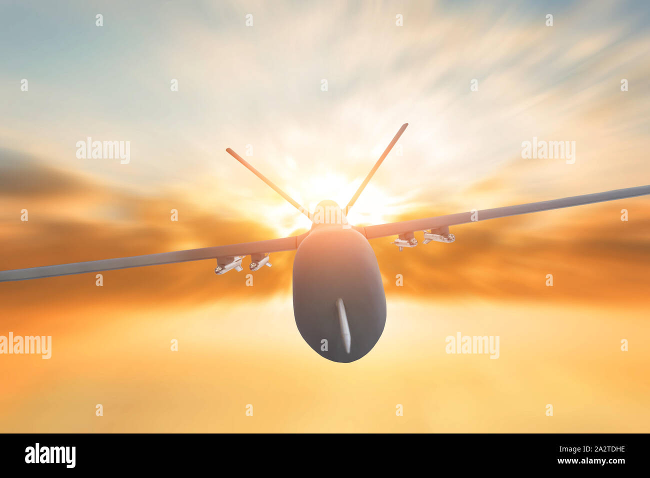 Vol de drone militaire flou au fond coucher de soleil. Vue rapprochée Banque D'Images