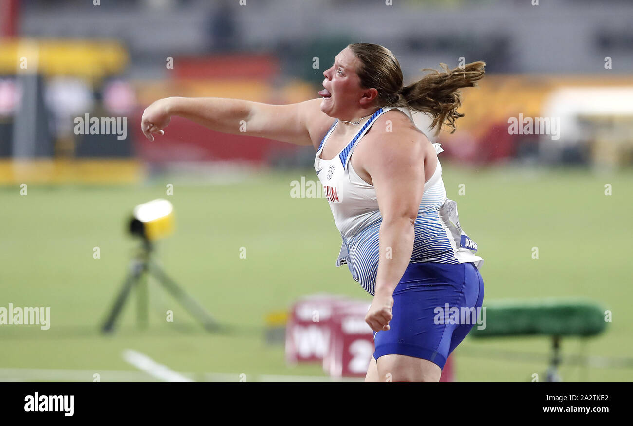 Great Britain's Sophie McKinna participe à la finale du lancer du poids des femmes pendant sept jours des Championnats du monde de l'IAAF à la Khalifa International Stadium, Doha, Qatar. Banque D'Images