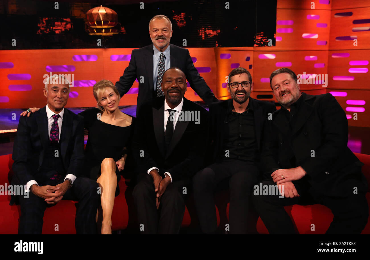 Graham Norton avec l'hôte (assis, de gauche à droite) Andrew Ridgeley, Renee Zellweger, Lenny Henry, Louis Theroux et Guy Garvey pendant le tournage pour le Graham Norton Show à BBC Television Centre 6 Studioworks, Wood Lane, Londres, pour être diffusé sur BBC One le vendredi soir. Banque D'Images