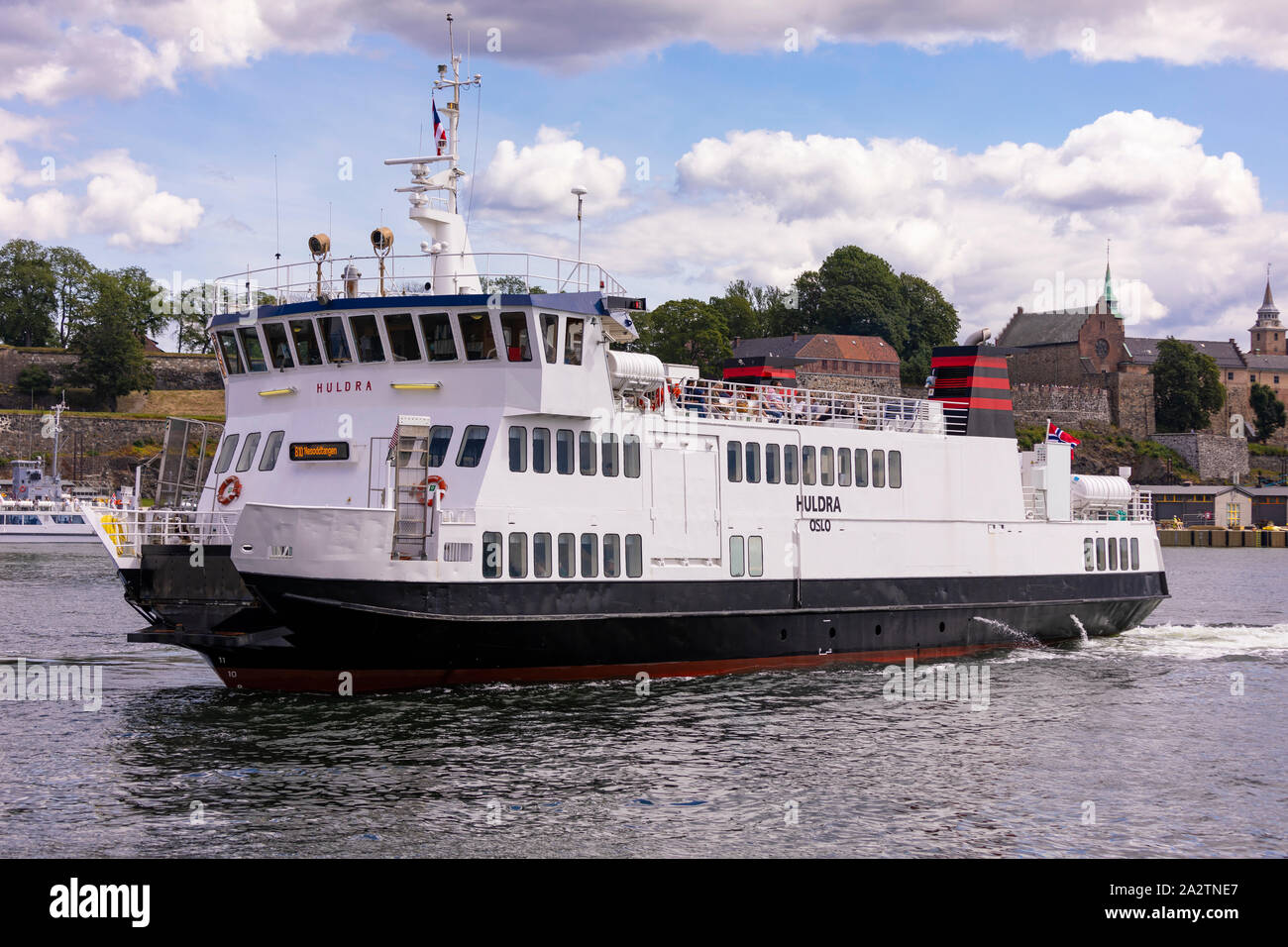 OSLO, Norvège - ferry boat dans le port d'Oslo, Huldra waterfront. Banque D'Images