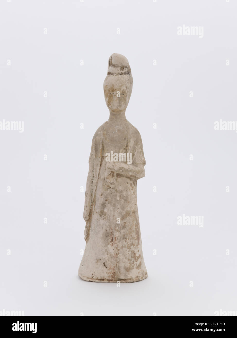 La figure de femme avec de longues manches et de haute coiffure, Dynastie Tang, Tang Dynasty, 618-907, Poterie et porcelaine, H. 10-1/2 in, Art asiatique Banque D'Images