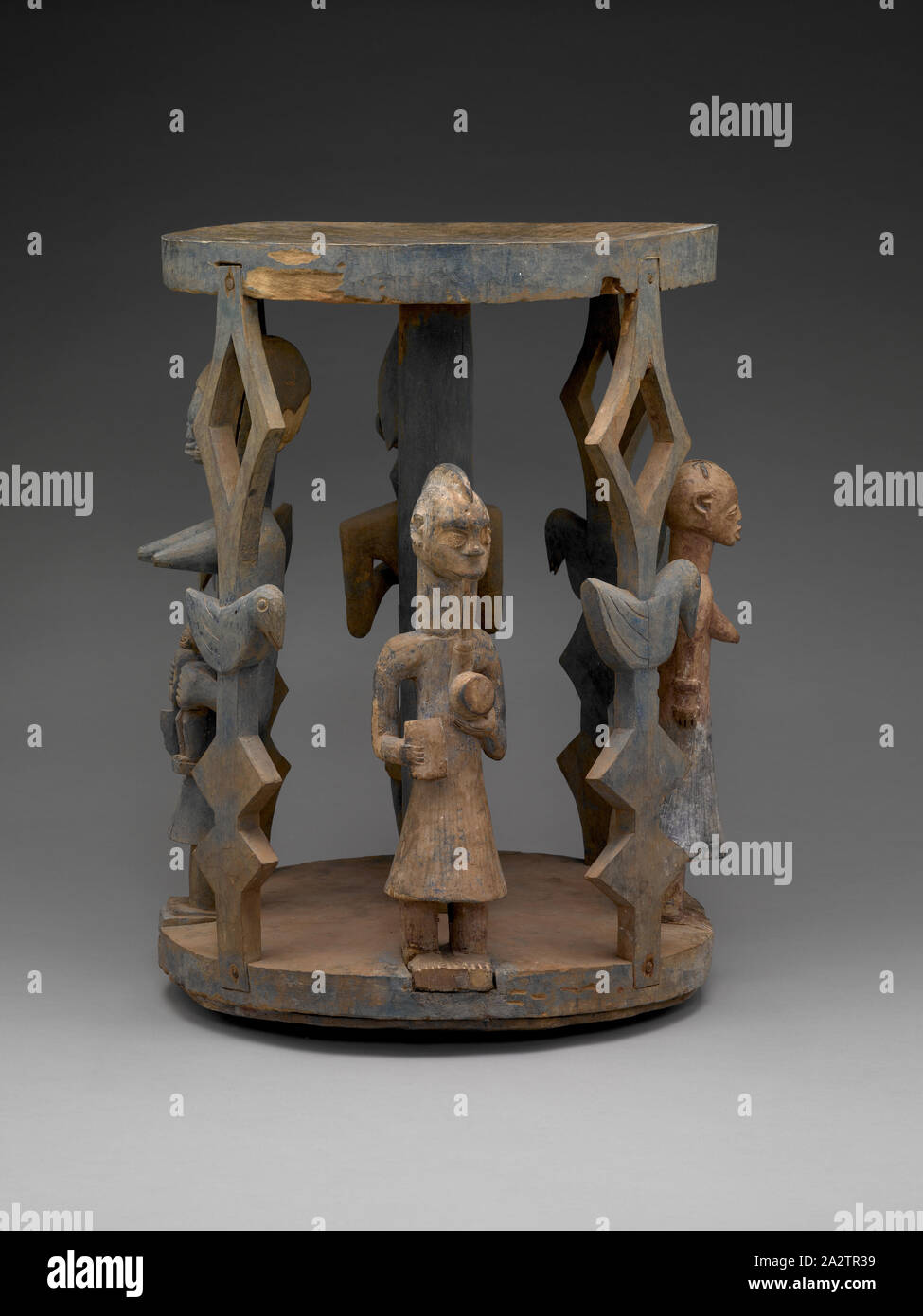 Les selles ou piédestal avec figure humaine, Yoruba, bois, 24-5/8 x 18 x 18 in., l'Art Africain Banque D'Images