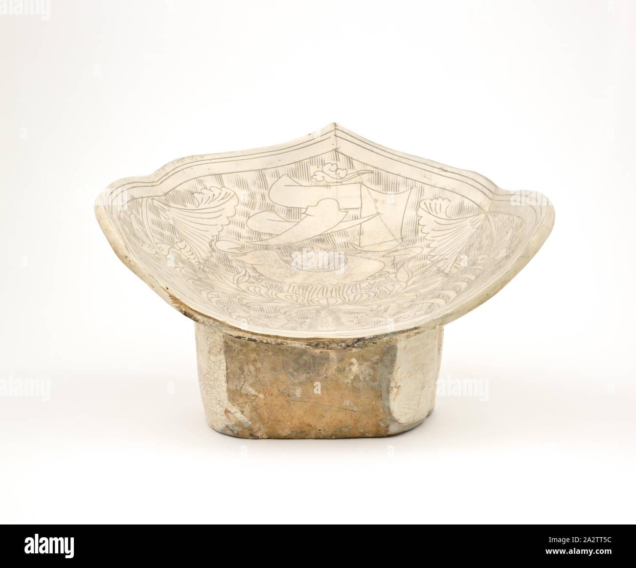 Oreiller en forme de feuille avec 'endurer (Ren)', dynastie des Song du Nord, dynastie des Song du Nord, environ 1100, grès, largeur : 11-13/16 in., Art asiatique Banque D'Images