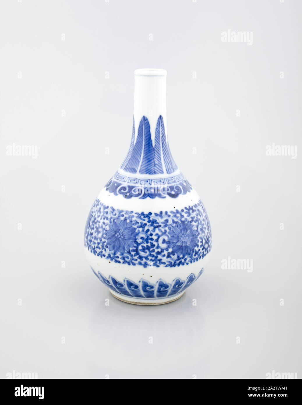 Vase bouteille, dynastie des Qing, la dynastie des Qing, porcelaine, 6-1/16 h, Art asiatique Banque D'Images