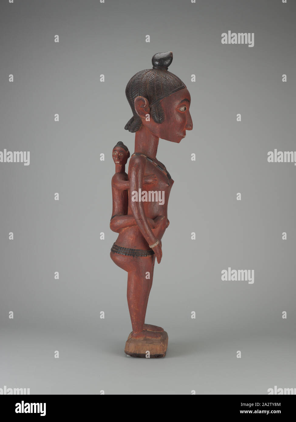 La figure de la mère et de l'enfant, Baga, 20e siècle, Bois, pigments, fer à repasser, 36-1/2 x 8-3/4 x 10 po., l'Art Africain Banque D'Images