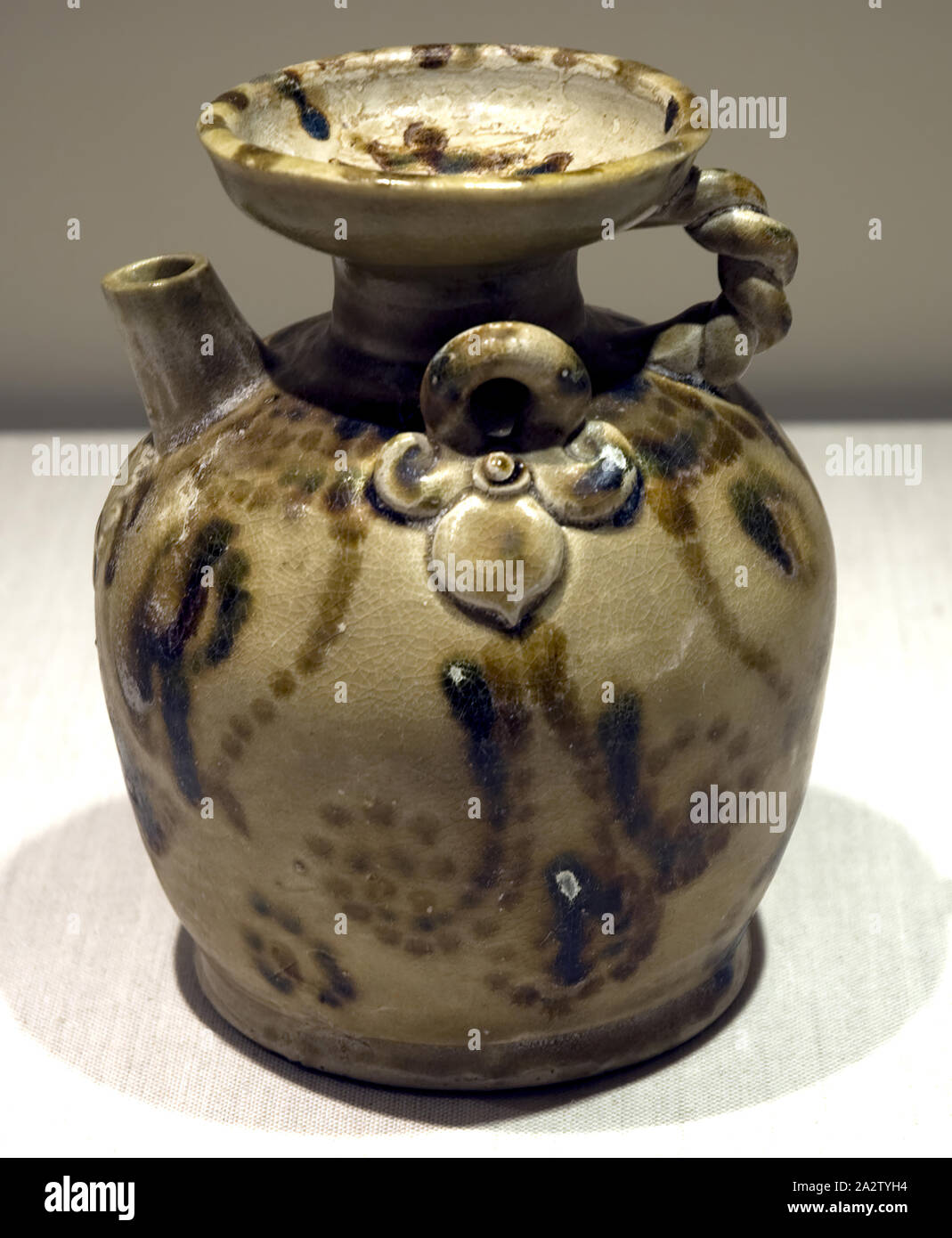Ewer avec ergots moulés et d'une poignée, Dynastie Tang, Tang Dynasty, 800s, grès avec le glaçage (Changsha ware), 7 in. (Hauteur), Asian Art Banque D'Images