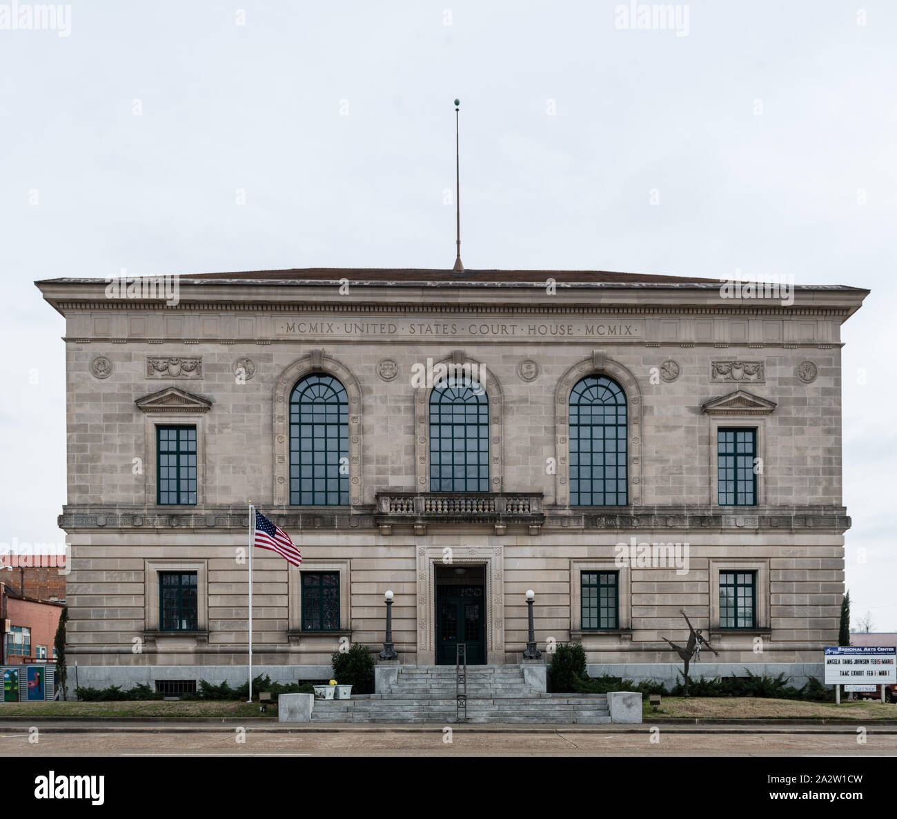 Centre Régional des Arts, maison des arts et des sciences humaines régionales Conseil en ce qui a été le premier palais de justice du District fédéral de Texarkana, Texas Banque D'Images