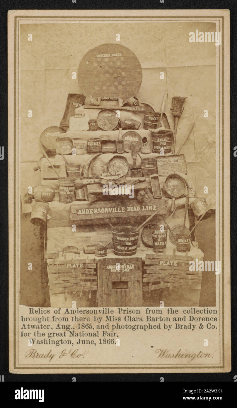 Reliques de la prison d'Andersonville de la collection portée par Mlle Clara Barton et Dorence Atwater, Août, 1865, et photographiées par Brady & Co. pour la grande fête nationale, Washington, juin 1866 / M.B. Brady & Co. Galeries Portrait photographique nationale, n° 352 Pennsylvania Av. Washington, D.C. & New York. Banque D'Images