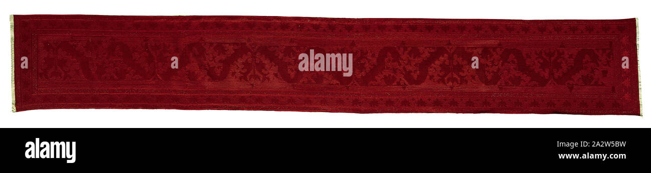 Ameublement, début des années 1700, linge brodé de soie, 16-3/4 x 107-3/4 in., du textile et des arts de la mode Banque D'Images