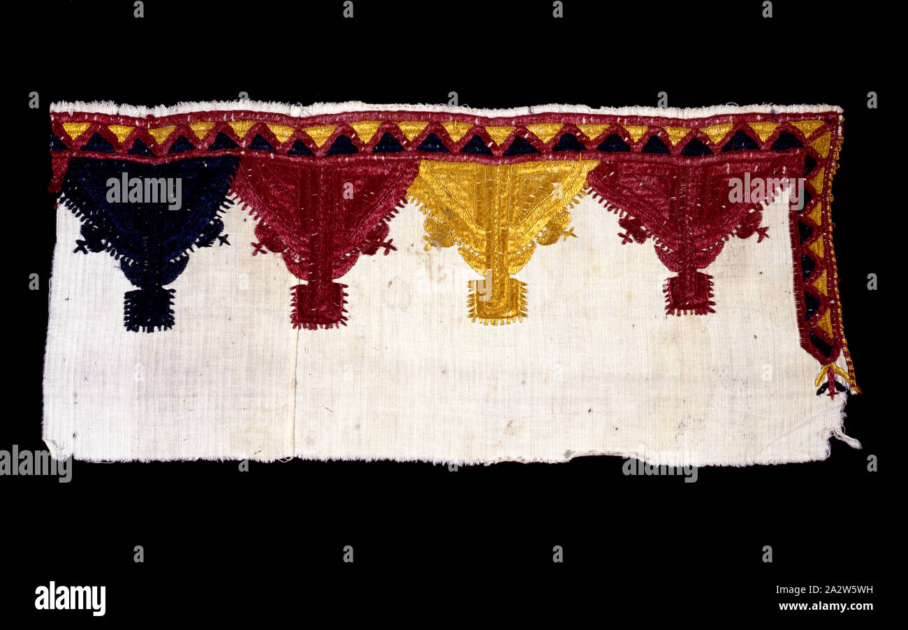 Fragment de tissu d'ameublement, marocain, début des années 1800, le coton brodé de soie, 9 x 19-3/4 po., du textile et des arts de la mode Banque D'Images