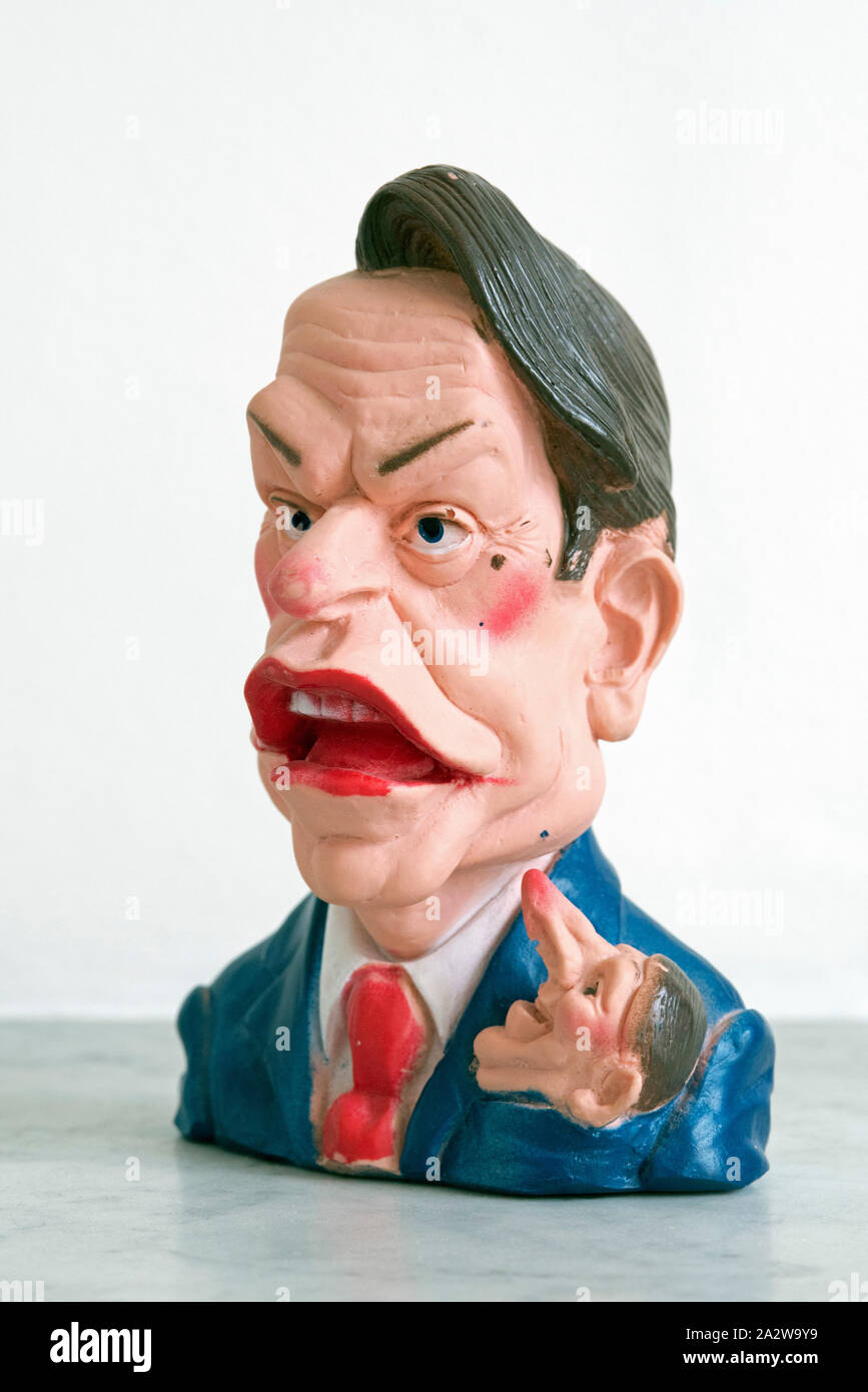 Portrait craché marionnette de David Owen avec David Steel dans sa poche. Banque D'Images