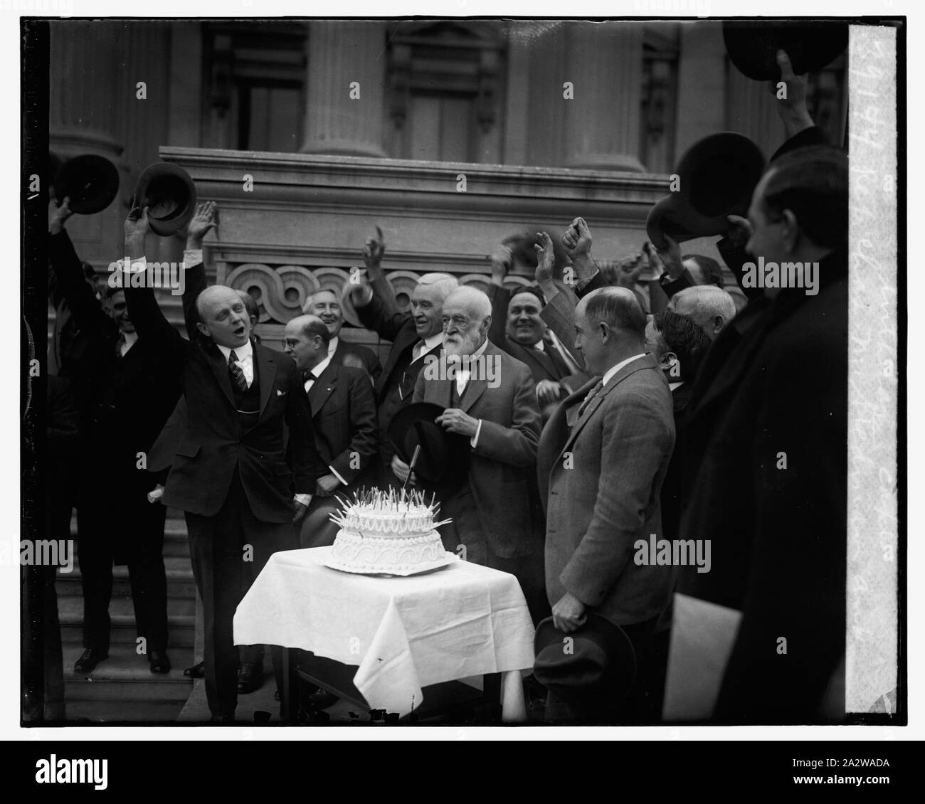 Rep. Chas. M. Stedman et gâteau d'anniversaire, 1/30/26 Banque D'Images