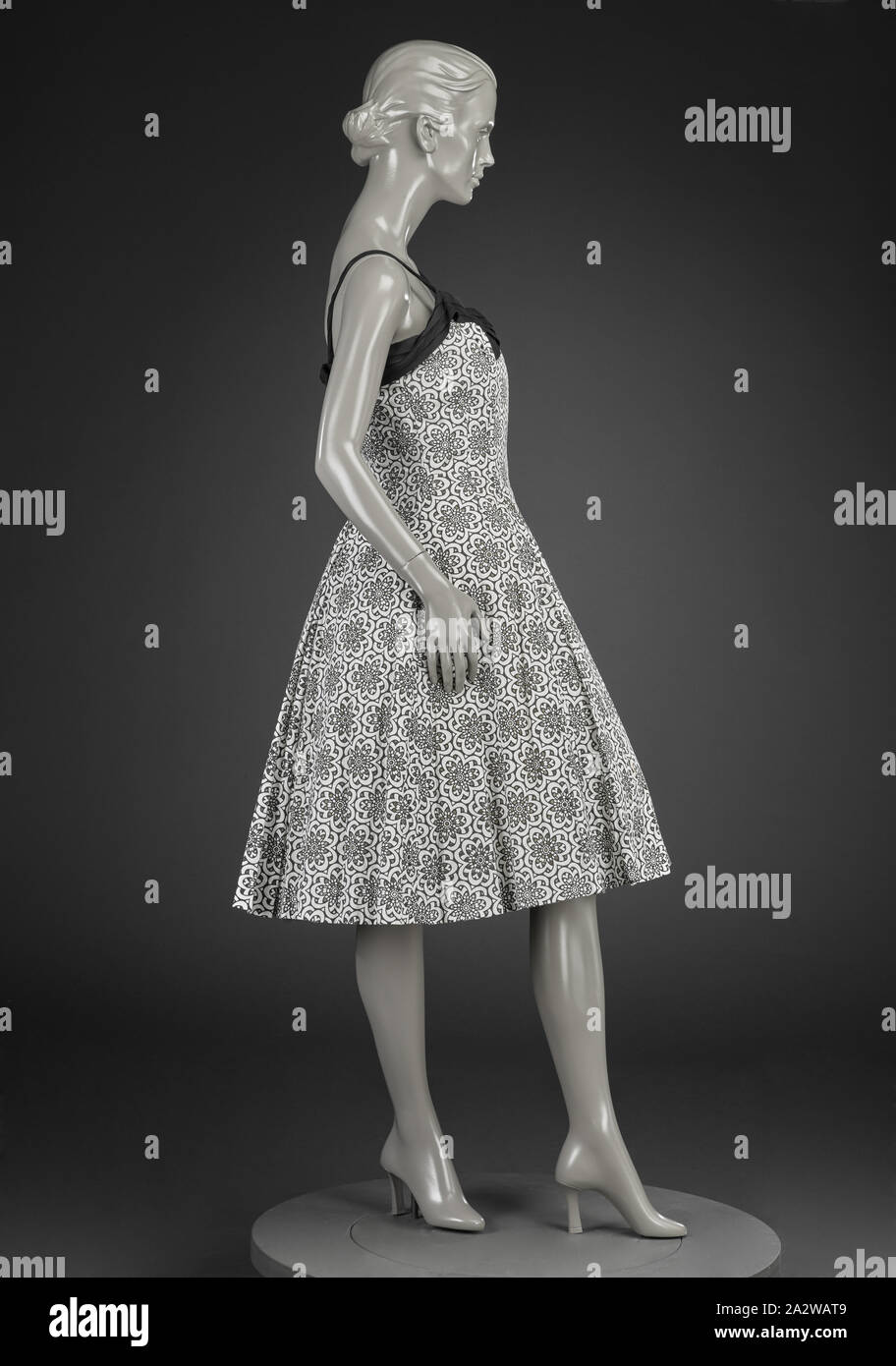 Robe, Inconnu, 1950, coton, centre retour 34 in., façade 36-3/4 in., buste en 32., 29., taille dans les hanches 34 in., Cuisine Américaine, du textile et des arts de la mode Banque D'Images