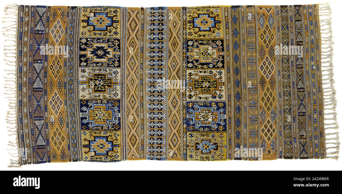 Tapis ; hanbel, peuple berbère, vers 1895-1905, de la laine, 128 x 65 in., du textile et des arts de la mode Banque D'Images