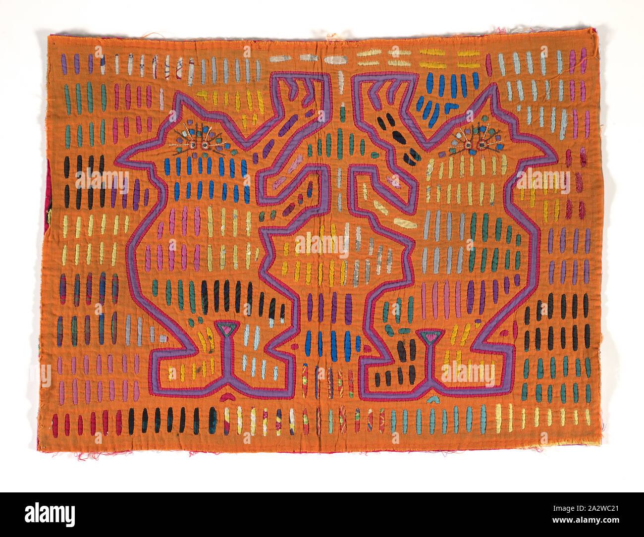 Shirt de bord (Mola), peuple Kuna, environ 1950, appliqued coton, 15-9/16 x 21-1/2 in., du textile et des arts de la mode Banque D'Images