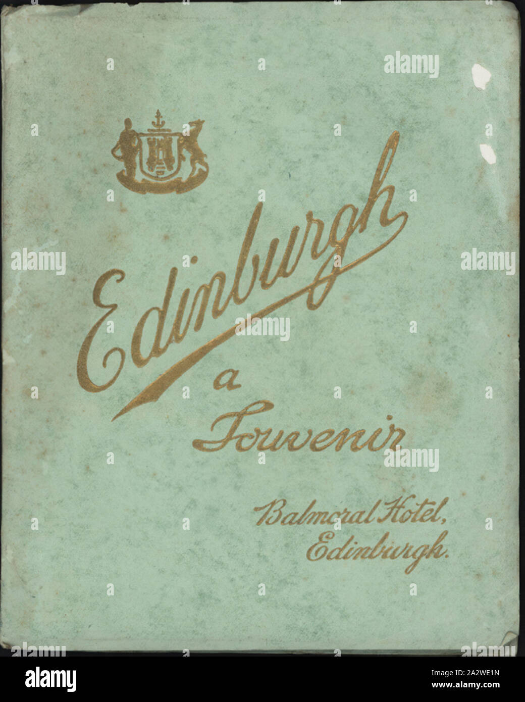 Livret - 'Edinburgh, Un Souvenir, Balmoral Hotel, Édimbourg, Écosse, Édimbourg, 1911, "un souvenir" est une brochure publiée par Balmoral Hotel à Édimbourg, en Écosse, en 1911. Il fournit des informations sur l'hôtel et comprend un guide de Édimbourg. C'est l'une des 80 brochures de voyage, cartes, tableaux, cartes postales temps de fer et de guides recueillies par Mlle Oliver Olive pendant son tour du monde en tournée des États-Unis d'Amérique, la Grande-Bretagne et l'Europe en 1911. Olivier Banque D'Images