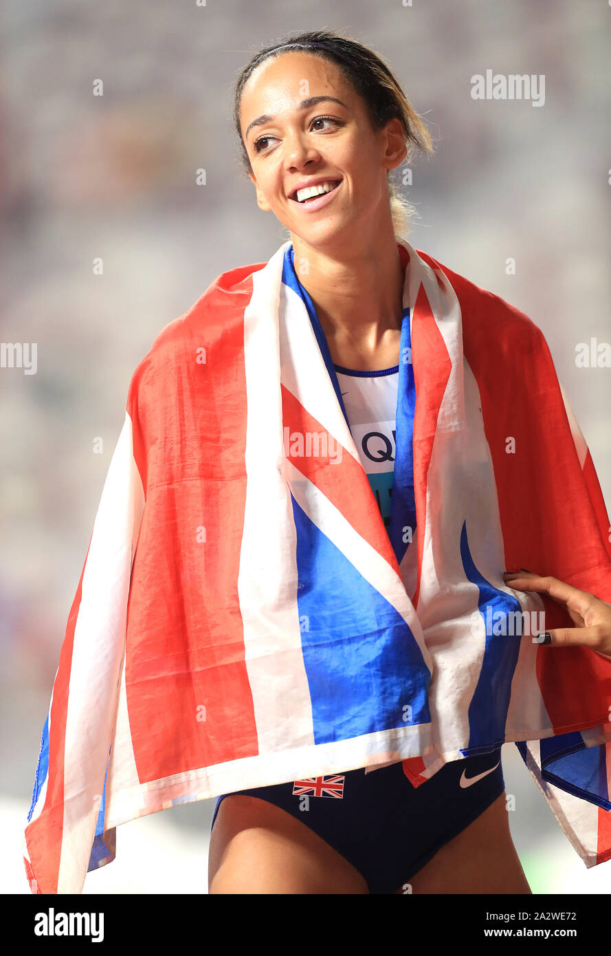 La Grande Bretagne Johnson-Thompson Katarina célèbre l'or dans la course de 800 mètres dans le cadre de l'heptathlon femmes pendant sept jours des Championnats du monde de l'IAAF à la Khalifa International Stadium, Doha, Qatar. Banque D'Images