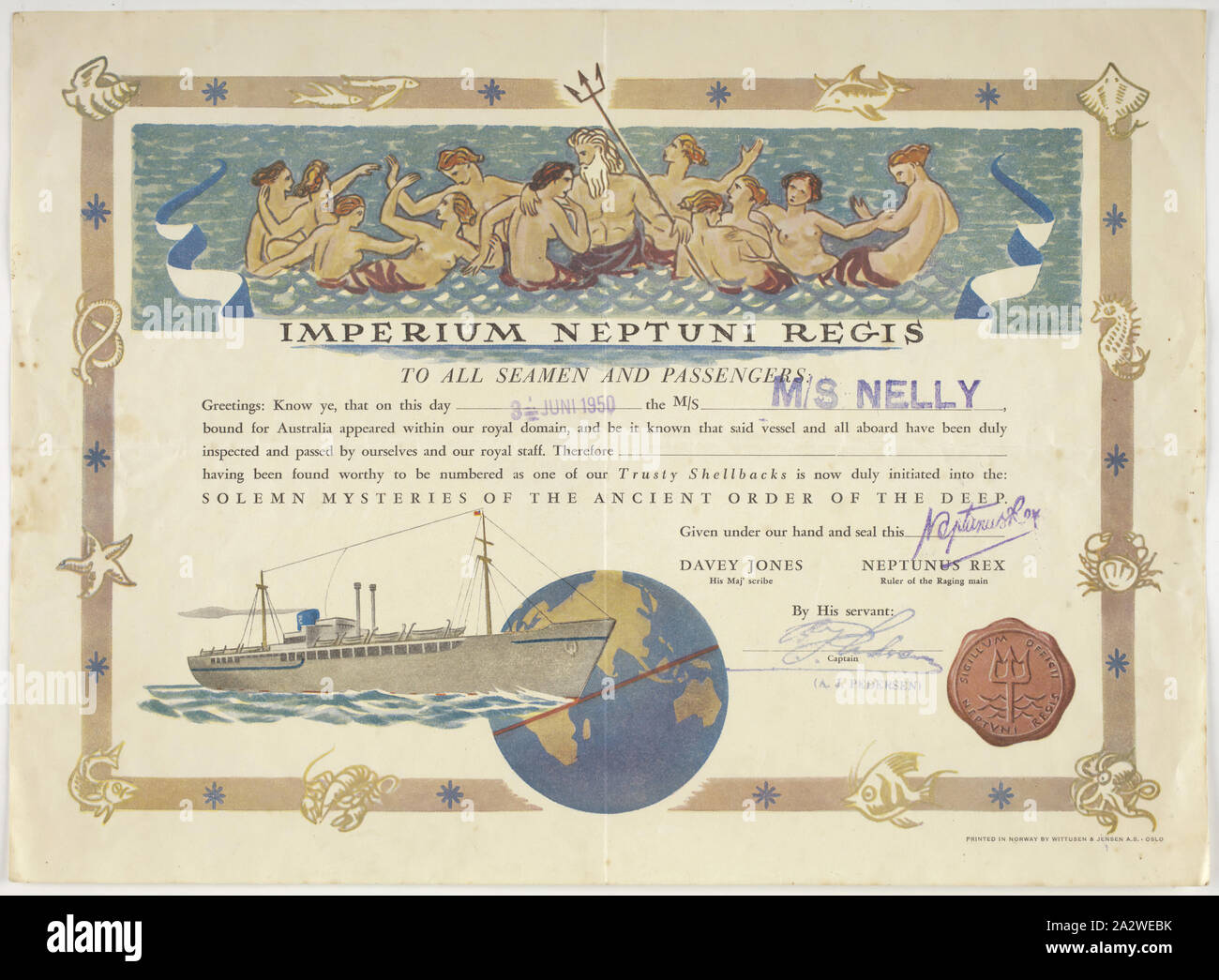 Certificat - traverse l'Équateur, Mme Nelly, Wittusen & Jensen, 3 juin 1950, traverse l'Équateur, Certificat, publié par Wittusen & Jensen comme, vers 1950. Il a été délivré aux passagers sur le Mme Nelly pour traverser l'Équateur le 3 juin 1950. Ce certificat a été remis au Nicolae ou Condurateanu Barbara sur leur voyage en Australie en 1950. Nicolae Condurateanu était un Roumain qui a été placé dans un camp de prisonniers durant la Seconde Guerre mondiale en Allemagne. Il a rencontré sa femme Barbara, également Banque D'Images