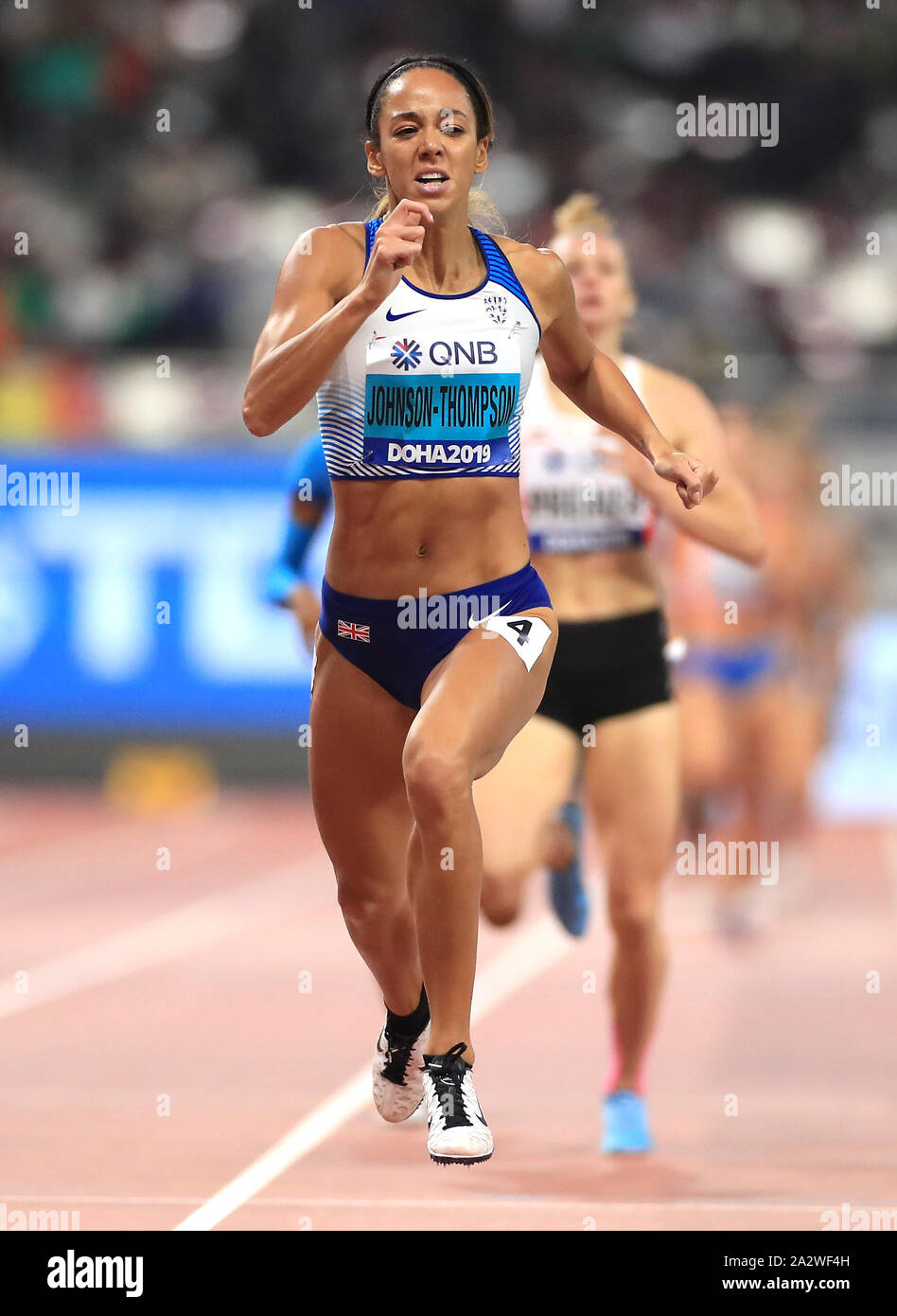 La Grande Bretagne Johnson-Thompson Katarina durant la course de 800 mètres dans le cadre de l'heptathlon femmes pendant sept jours des Championnats du monde de l'IAAF à la Khalifa International Stadium, Doha, Qatar. Banque D'Images