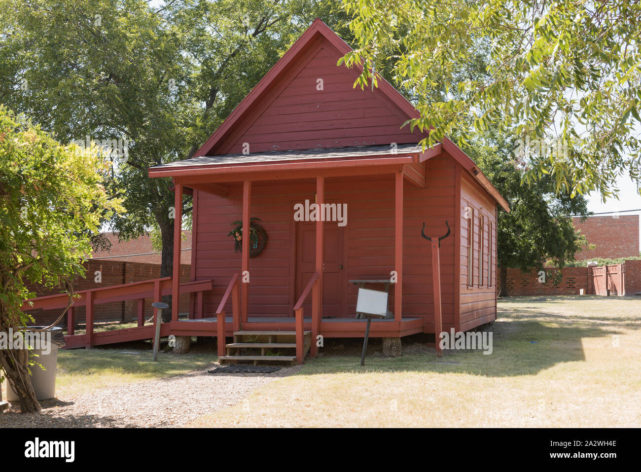 Réplique d'une petite école de méditer dans le comté de Denton, Texas, à l'Heritage Farmstead Museum, un salon-site l'interprétation de la région des Prairies en Blackland Texas Texas du nord dans la région de Plano, une banlieue nord de Dallas, Texas Banque D'Images