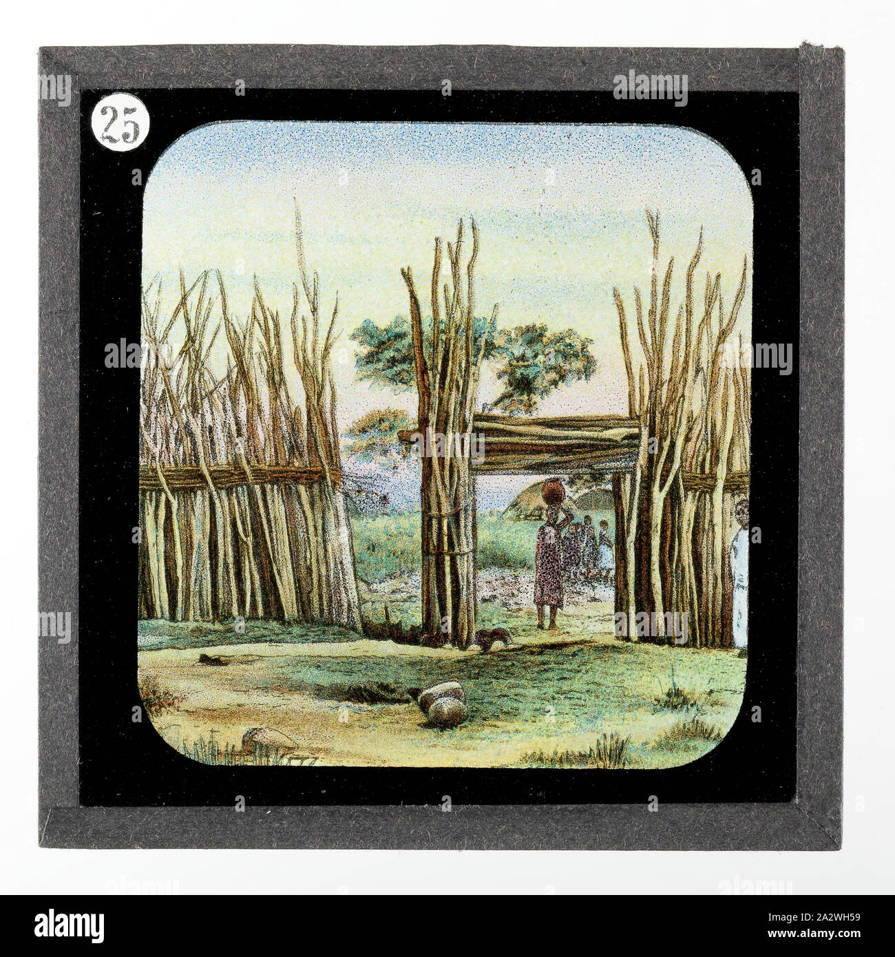 Diapositive - Un Village Stockade, Vie et Oeuvres de Dr David Livingstone, vers 1900, diapositive représentant un mur autour d'un village. Elle fait partie d'un ensemble incomplet de 40 diapositives, deux sont manquants, illustrant les faits marquants de la vie de Livingstone et de voyages. Ces diapositives ont été fabriqués par la London Stereoscopic & Photographic Company pour la Société Missionnaire de Londres, vers 1900. Le Dr David Livingstone (1813-1873) a passé trente ans en Afrique comme missionnaire et explorateur Banque D'Images