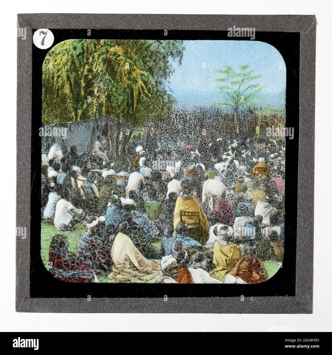 Diapositive - Congrégation Bechuana, Vie et Oeuvres de Dr David Livingstone, vers 1900, diapositive illustrant une congrégation Bechuana, probablement à Kuruman ou Mabotsa. Elle fait partie d'un ensemble incomplet de 40 diapositives, deux sont manquants, illustrant les faits marquants de la vie de Livingstone et de voyages. Ces diapositives ont été fabriqués par la London Stereoscopic & Photographic Company pour la Société Missionnaire de Londres, vers 1900. Le Dr David Livingstone (1813-1873) a passé trente ans en Afrique comme Banque D'Images