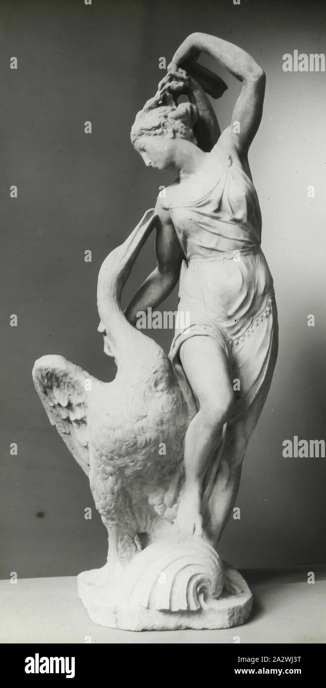 Diapositive - "Léda et le Cygne", Bartolomeo Ammannati, Victoria & Albert Museum, 1909-1930, l'un d'une série de quatre-vingt-dix de lanterne magique photographique contenant des images d'artefacts, d'œuvres d'art, arts décoratifs, intérieurs et les meubles qui semblent appartenir à différentes collections de musée et de galerie dans le Royaume-Uni. Cette diapositive montre une image d'une sculpture de marbre "Léda et le Cygne" par Bartolomeo Ammannati, Florence, vers 1535 Banque D'Images