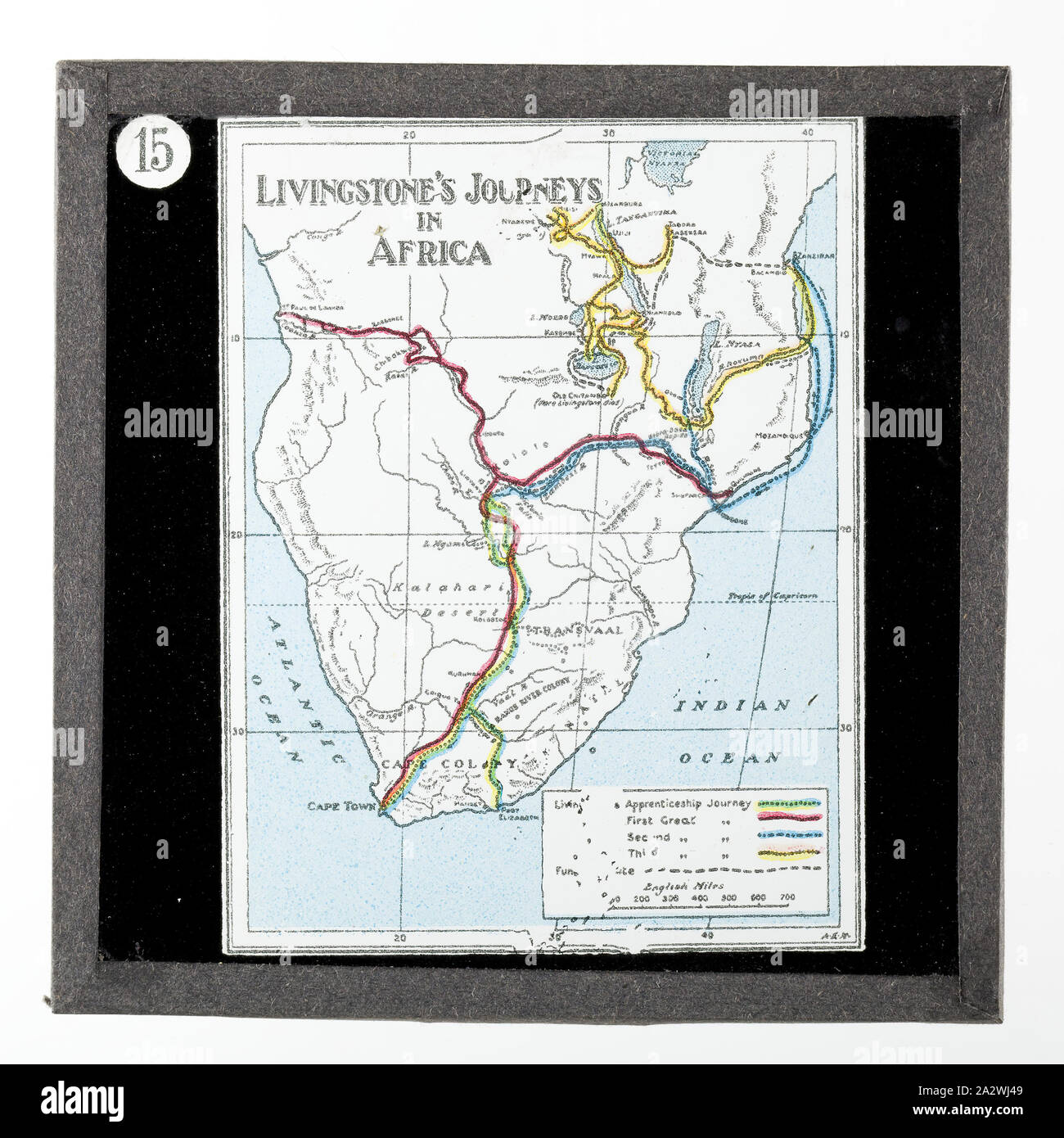 Diapositive - Les voyages de Livingstone en Afrique, de vie et de travail du Dr David Livingstone, vers 1900, diapositive illustrant les voyages de David Livingstone en Afrique. Elle fait partie d'un ensemble incomplet de 40 diapositives, deux sont manquants, illustrant les faits marquants de la vie de Livingstone et de voyages. Ces diapositives ont été fabriqués par la London Stereoscopic & Photographic Company pour la Société Missionnaire de Londres, vers 1900. Le Dr David Livingstone (1813-1873) a passé trente ans en Afrique comme missionnaire Banque D'Images