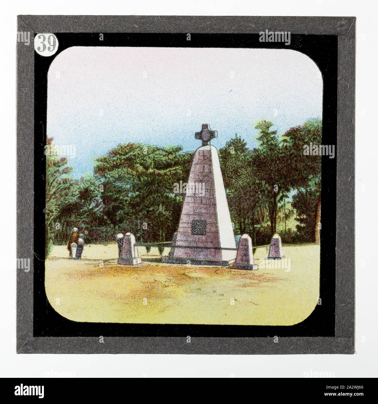 Diapositive - Monument à l'Afrique, de vie et de travail du Dr David Livingstone, vers 1900, diapositive représentant un monument à Livingstone en Zambie, l'Afrique. Elle fait partie d'un ensemble incomplet de 40 diapositives, deux sont manquants, illustrant les faits marquants de la vie de Livingstone et de voyages. Ces diapositives ont été fabriqués par la London Stereoscopic & Photographic Company pour la Société Missionnaire de Londres, vers 1900. Le Dr David Livingstone (1813-1873) a passé trente ans en Afrique Banque D'Images