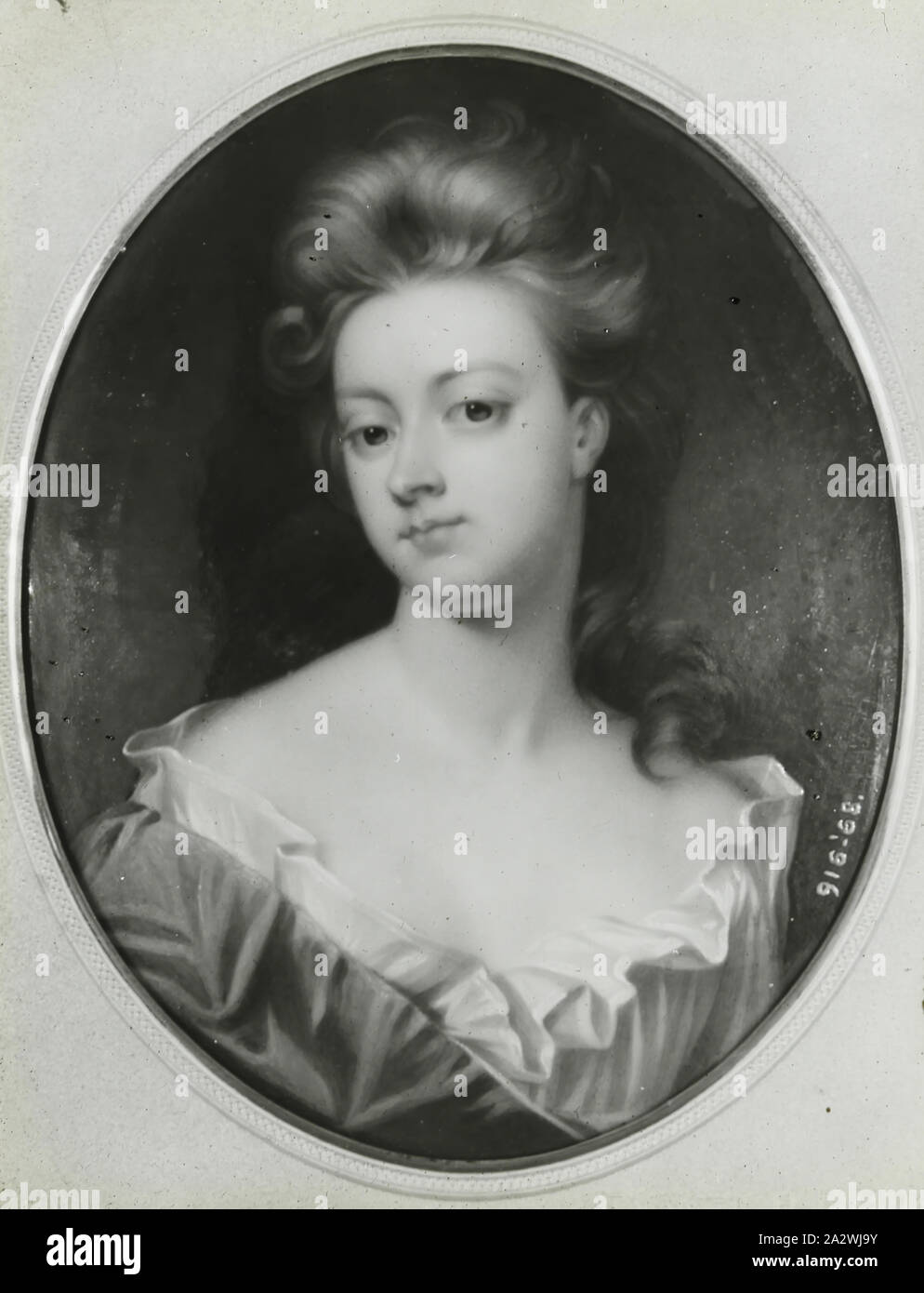 Diapositive - Portrait de Sarah Curchill, 1909-1930, l'un d'une série de quatre-vingt-dix diapositives de lanterne magique contenant des images d'artefacts, d'œuvres d'art, arts décoratifs, intérieurs et les meubles qui semblent appartenir à différentes collections de musée et de galerie dans le Royaume-Uni. La Francis Collection d'appareils cinématographiques et des documents éphémères a été acquis par le Gouvernement australien et les gouvernements de l'époque victorienne en 1975 Banque D'Images