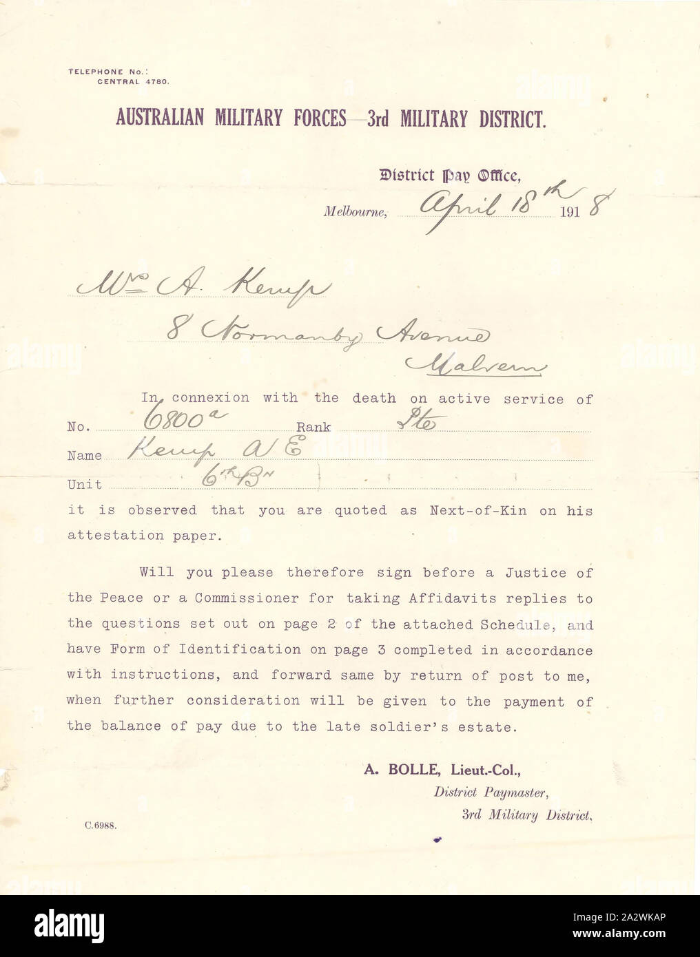 Lettre - Forces militaires australiens 3e District militaire à Mme A. Kemp, paiement de payer le solde, 18 avril 1918, lettre de l'Armée australienne à Mme Annie Kemp de Malvern en date du 18 avril 1918, expliquant ce qu'elle va faire pour recevoir son défunt mari de la solde militaire final. Salle Albert Edward Kemp a été tué dans les tranchées de Glencourse Wood Le 21 septembre 1917, au cours de la Première Guerre mondiale Banque D'Images