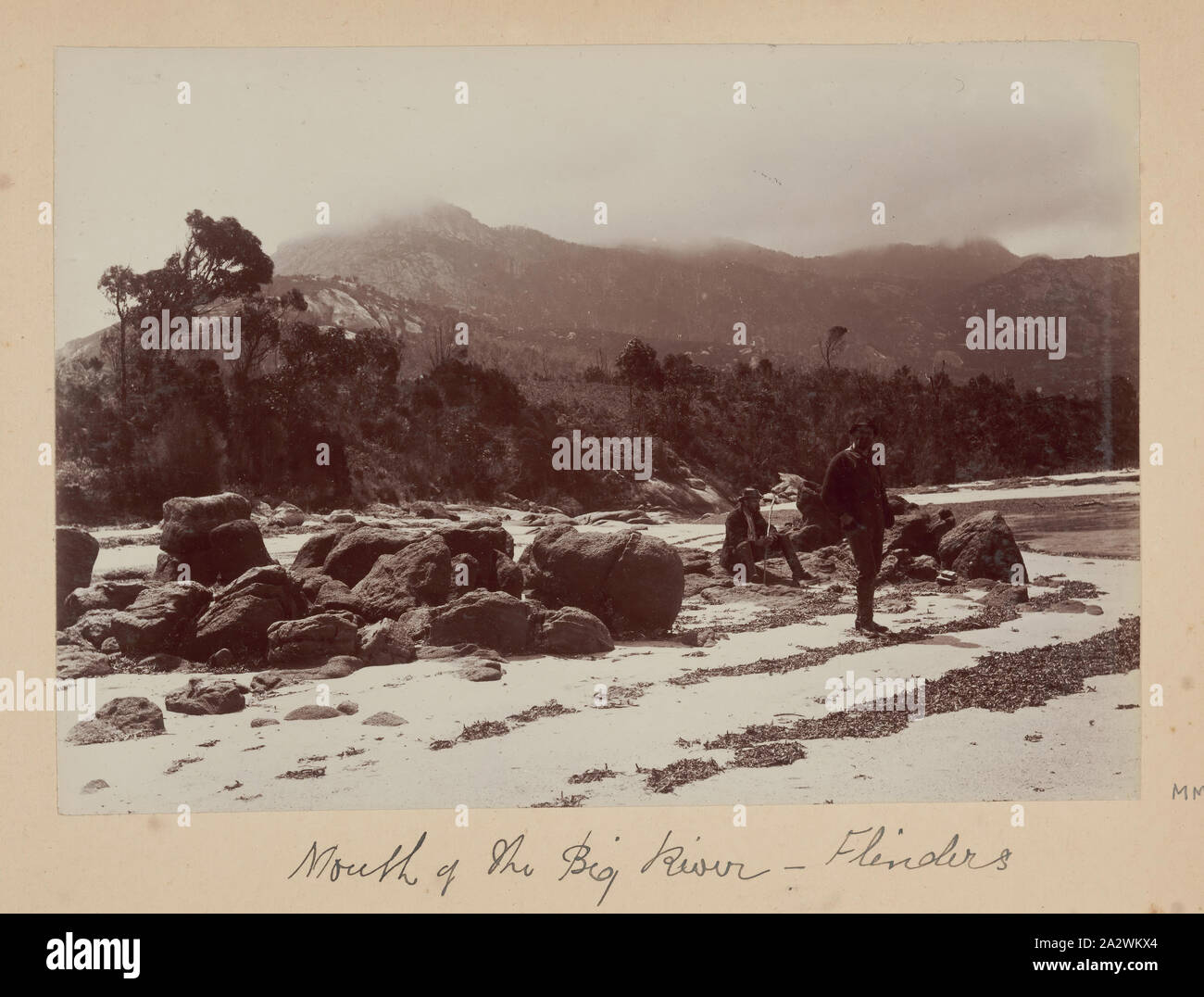 Photographie - 'Mud de la Grande Rivière, Flinders Island', 1893, l'un des soixante-neuf noir et blanc et photographies sépia dans un album relié [6] sont mal prises par un J Campbell lors d'un Field Naturalists' Club of Victoria de savants dans le groupe d'îles Furneaux, le détroit de Bass, en novembre1893 Banque D'Images