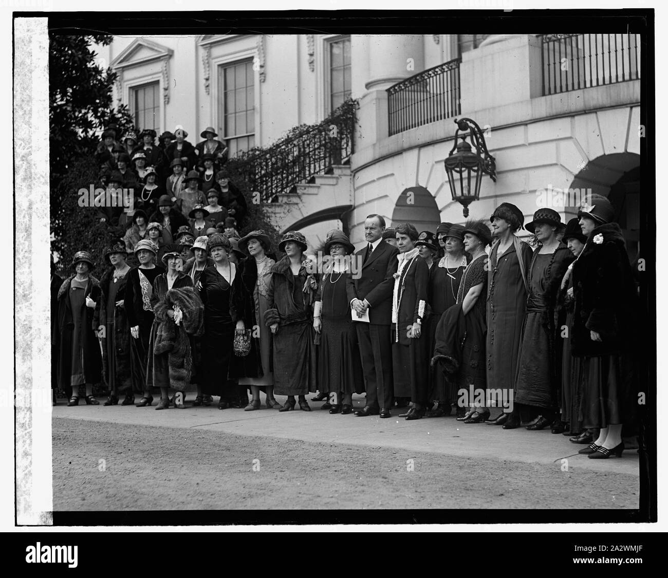 Les chargés d'affaires. de 16 Natl. Des groupes de femmes à patriotique W.H. 2/23/25 Banque D'Images