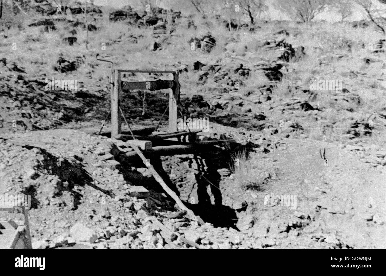 - Négatif, Tanami Territoire du Nord, 1937, le treuil en haut d'un arbre de pompe 200ft Banque D'Images