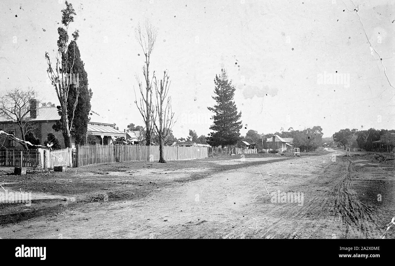 Négatif - Kingower, Victoria, vers 1910, la rue principale de Kingower avec l'hôtel Bridge est à peine visible à l'extrême droite Banque D'Images