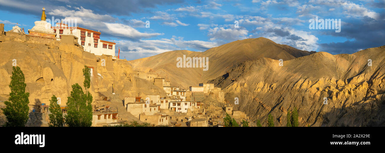 Vue panoramique du monastère de Lamayuru au Ladakh, Inde du nord Banque D'Images