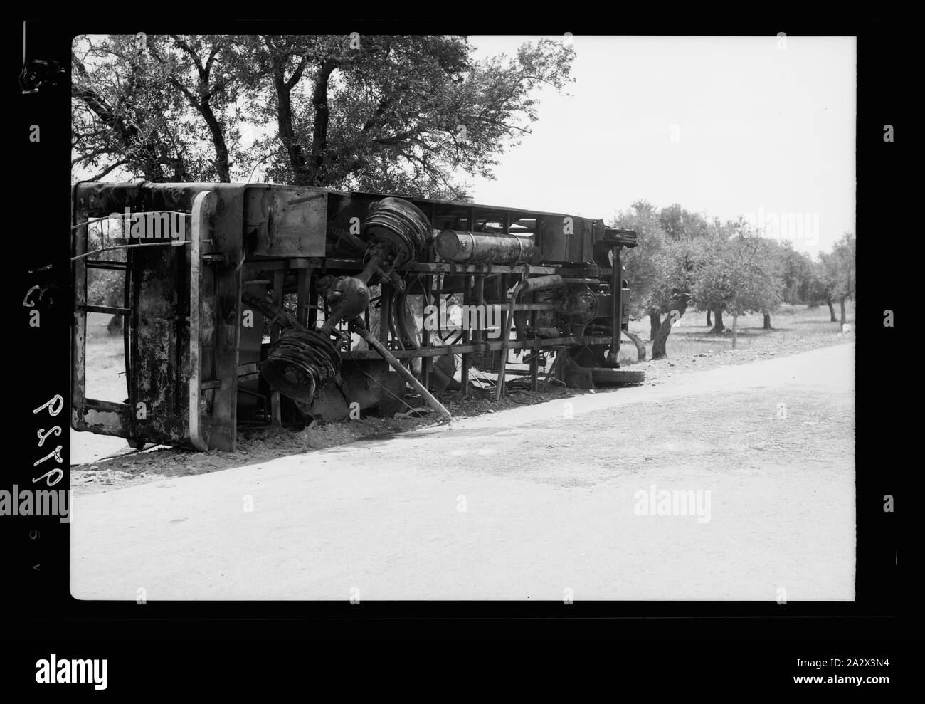 Suite d'actes terroristes et les mesures gouvernementales. Vestiges d'un bus de passagers Juifs brûlés à Balad-Esh-Cheikh en dehors de Haïfa Banque D'Images