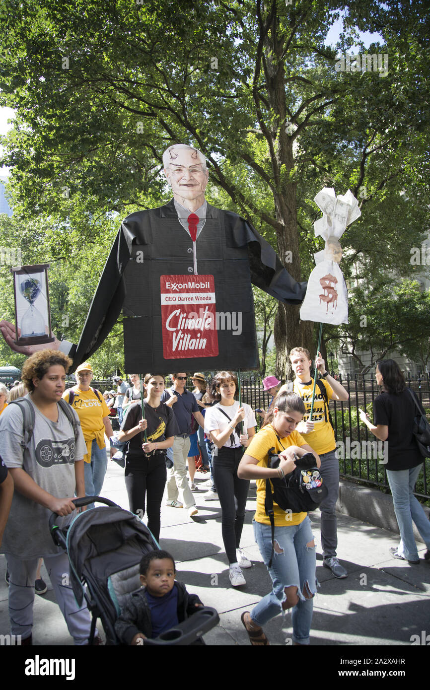 Les étudiants de la ville de New York, l'une des centaines de grève dans le monde le 20 septembre 2019, juste avant la réunion des Nations Unies sur la gravité du changement climatique. Banque D'Images