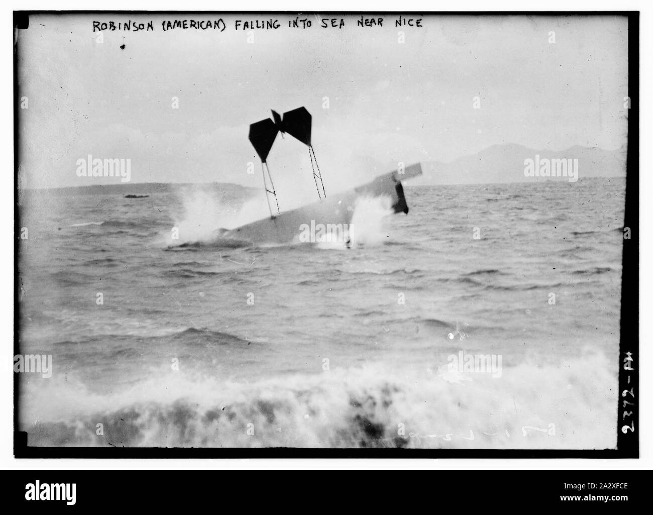 Robinson (américain) à la baisse dans la mer près de Nice Banque D'Images