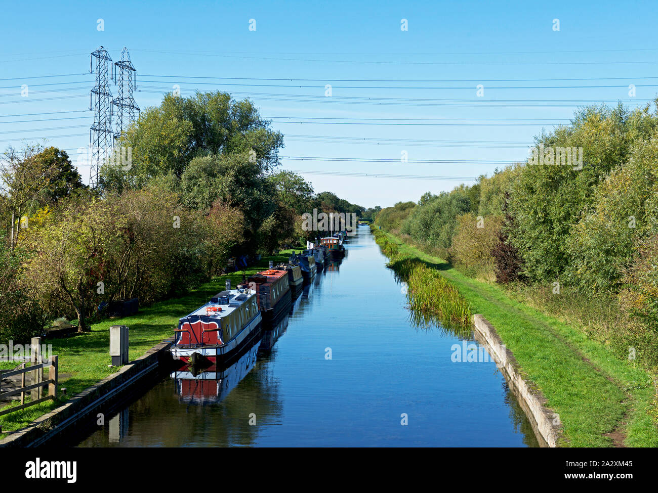 Narrowboats amarré sur les Chesterfield Canal à Stockwith Ouest, Nord du Lincolnshire, Angleterre, Royaume-Uni Banque D'Images