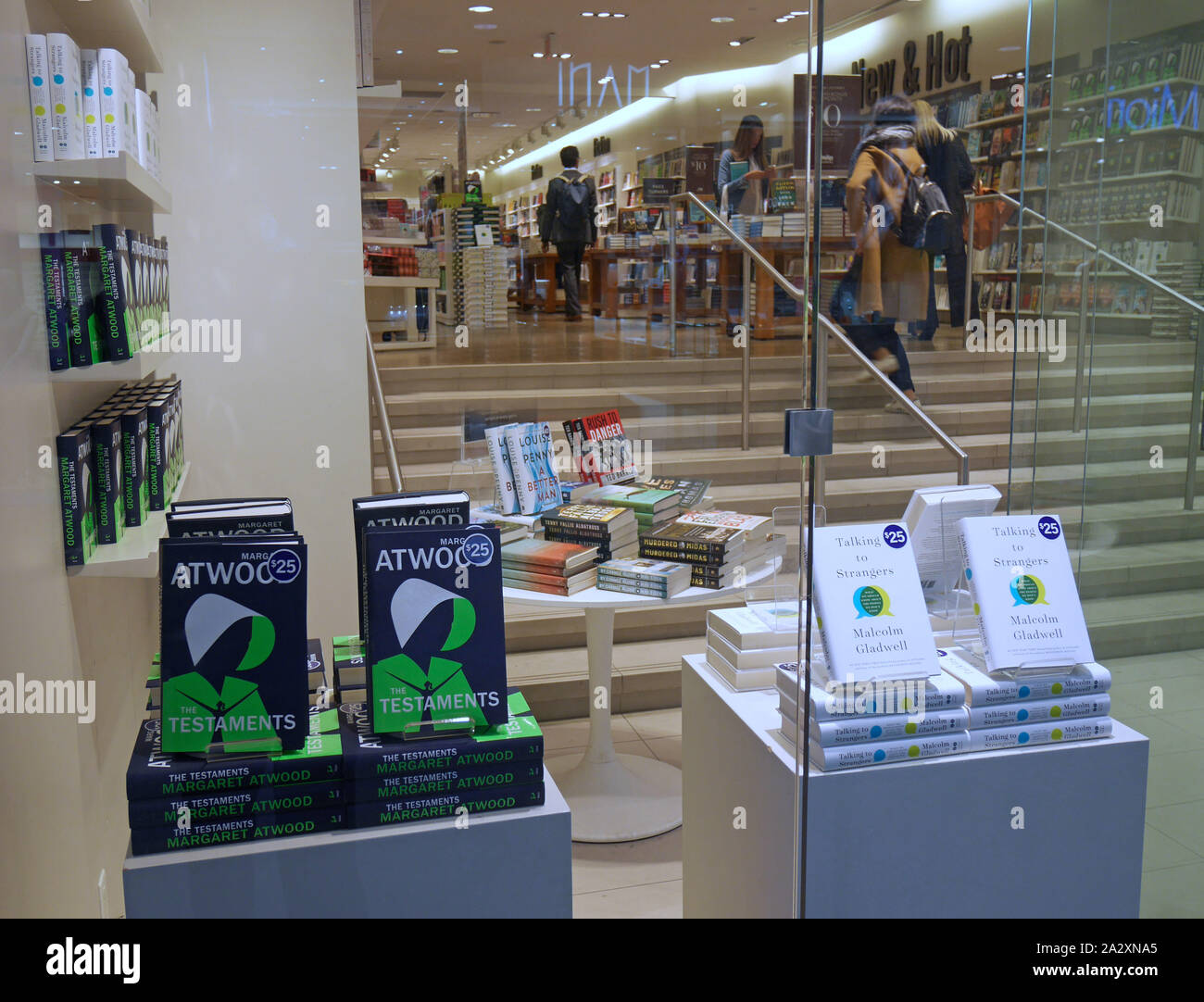 Fenêtre d'un book shop afficher meilleures ventes Banque D'Images