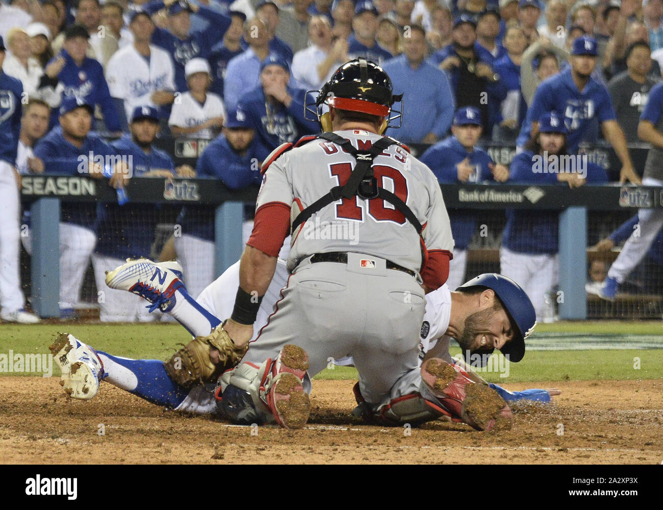 Los Angeles, United States. 06Th Oct, 2019. Los Angeles Dodgers Chris Taylor est étiqueté par Washington Nationals catcher Yan Gomes dans la cinquième manche de la Division de la Ligue nationale de baseball jeu série au Dodger Stadium à Los Angeles le Jeudi, Octobre 3, 2019. Photo par Jim Ruymen/UPI UPI : Crédit/Alamy Live News Banque D'Images