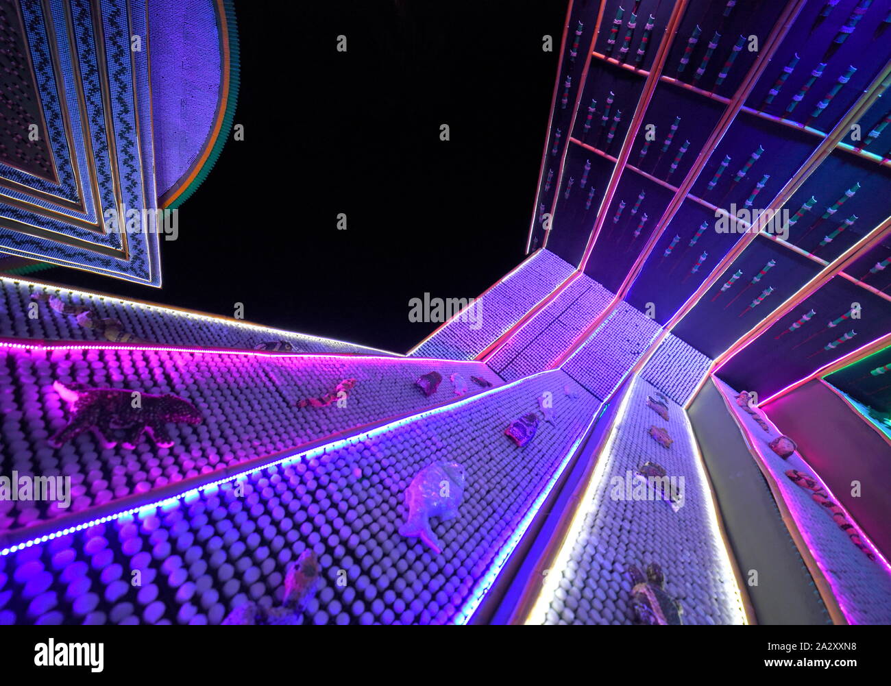 Kolkata, Inde. 06Th Oct, 2019. Pandal temporaires (lieu de prière) décorées avec des concepts créatifs de fête vu pendant le festival.Durgapuja est la plus grande fête hindoue célébrée à Kolkata et fonctionne pendant 9 jours. Durga est une description de la puissance de la déesse dans la mythologie Hindoue. Credit : SOPA/Alamy Images Limited Live News Banque D'Images