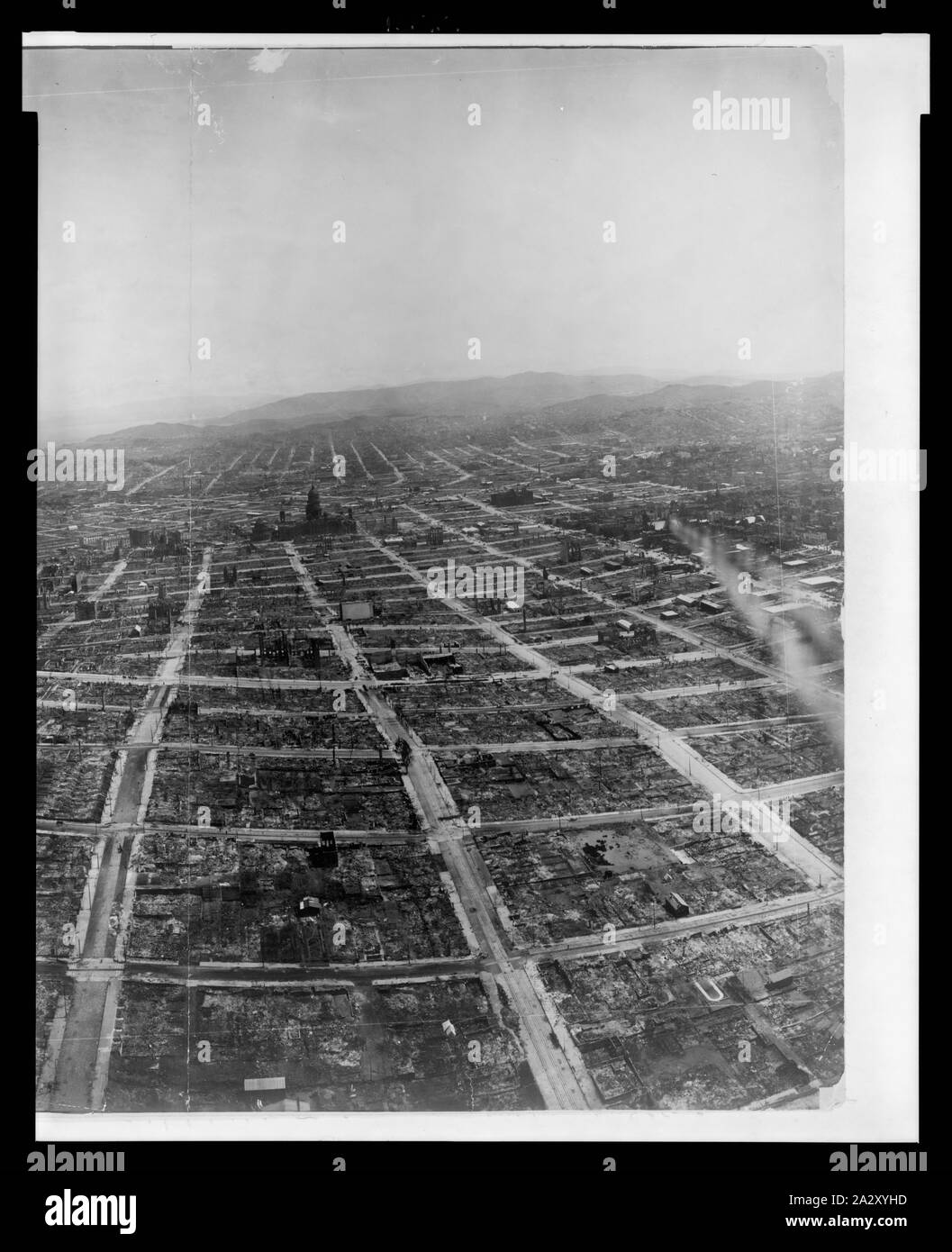 Ruines de San Francisco, Nob Hill en premier plan, de Lawrence, 1500 dirigeable captif pieds d'altitude, le 29 mai 1906 ; Banque D'Images