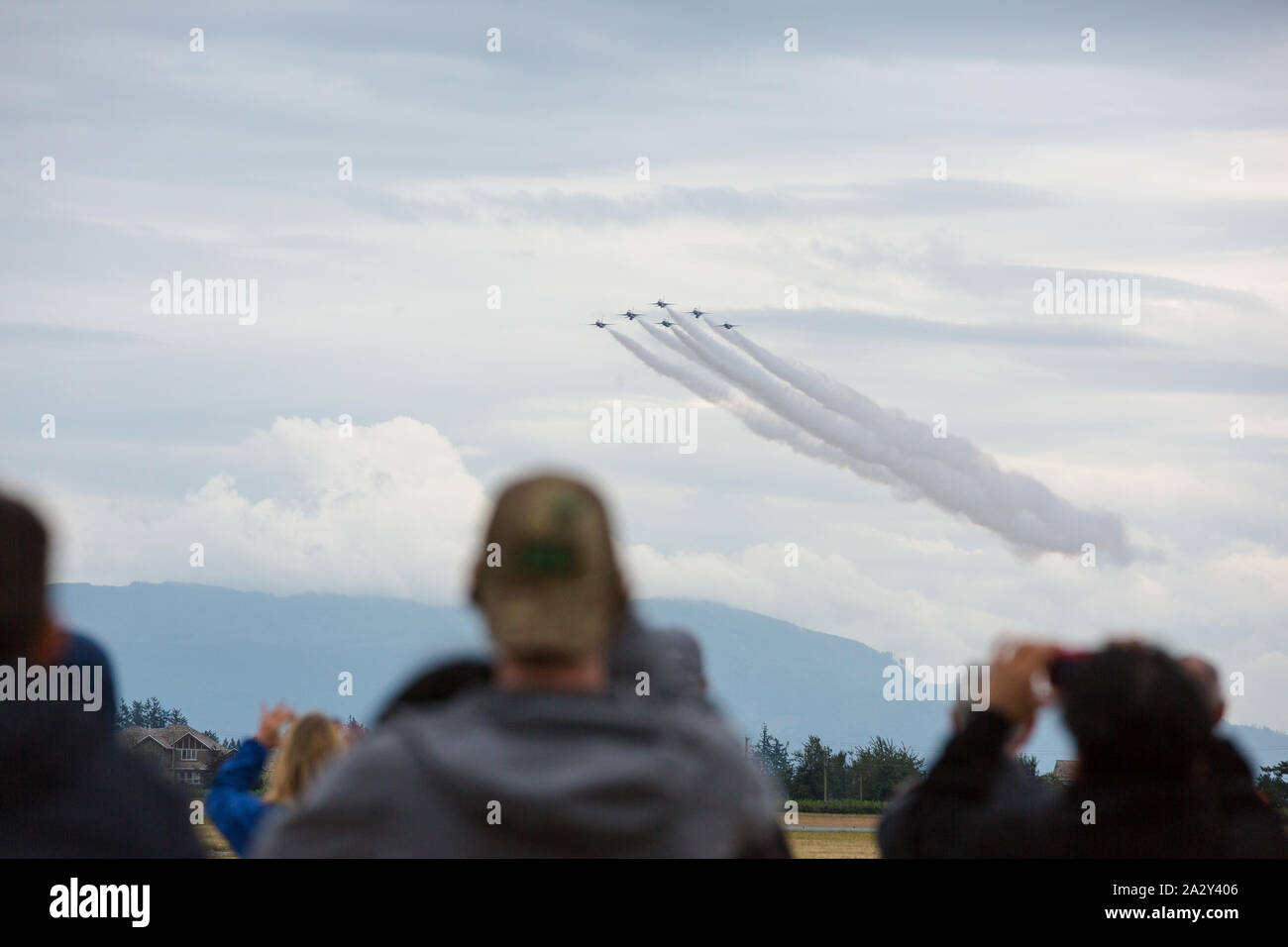 Un F-16 de l'USAF Thunderbirds faire un virage serré au spectacle aérien d'Abbotsford Banque D'Images