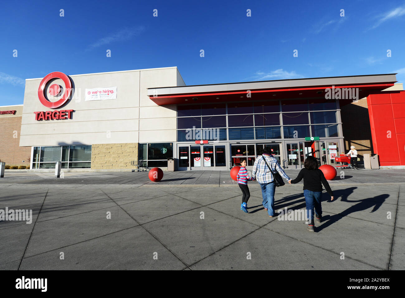 Centre commercial au bord du lac Banque de photographies et d’images à