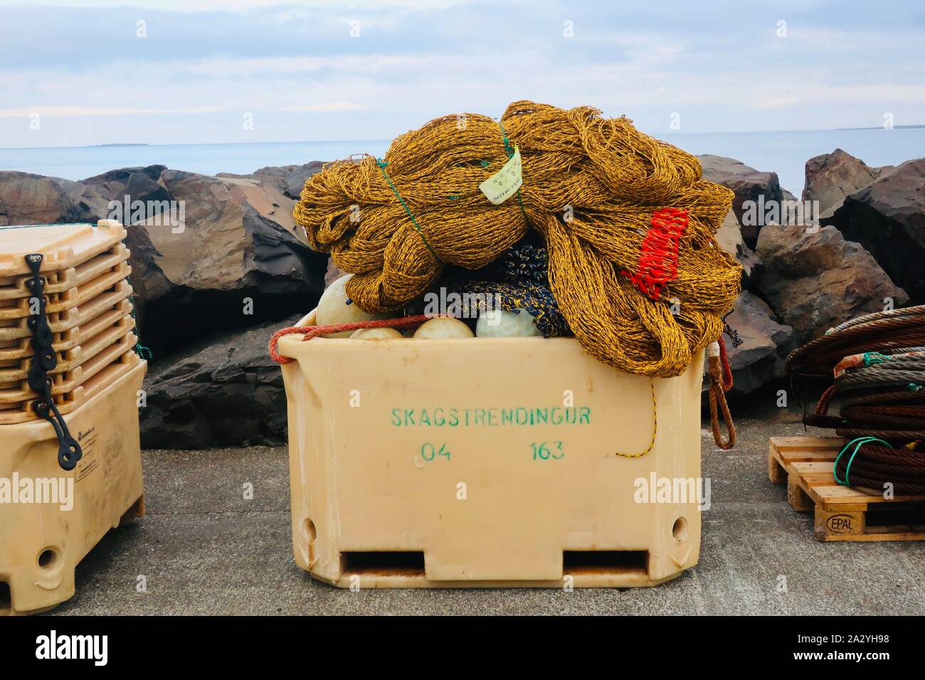 Grundarfjordur, Islande - 27 septembre 2019 : les filets de pêche dans le port. L'industrie de la pêche est cette petite ville sa principale source de revenu. Banque D'Images