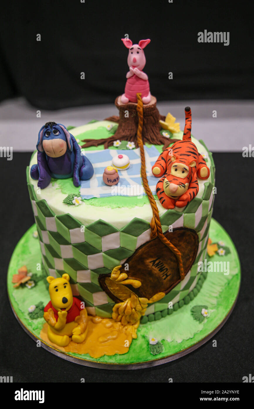 Londres Royaume Uni 08th Oct 19 Le Gateau Et Cuire Voir Revient A L Excel De Londres Avec Un Autre Merveilleux Affiche De La Creativite Et De Conceptions Exquises Le Theme De Cette Annee