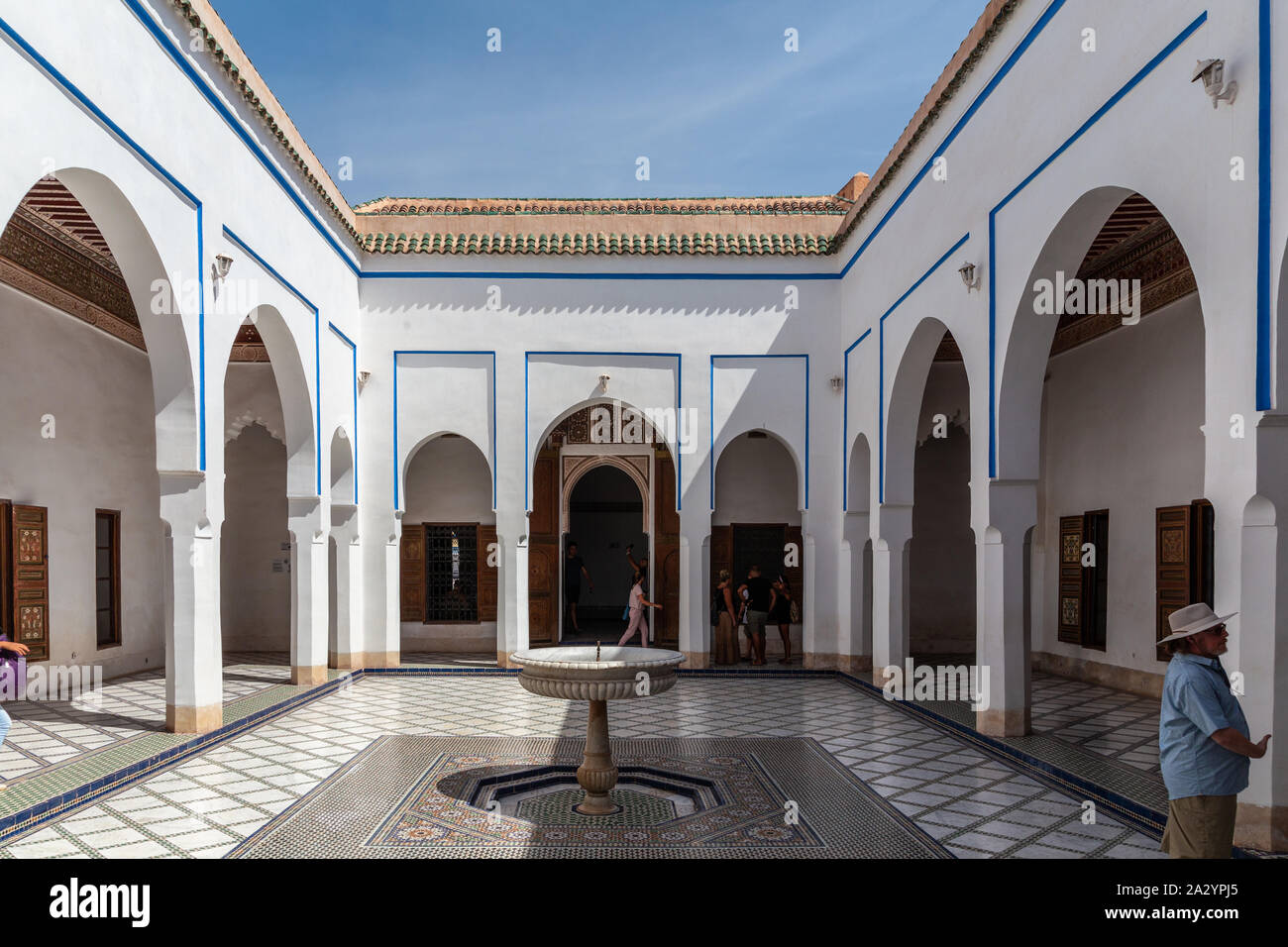 Marrakech, Maroc - 23 septembre 2019 : les touristes se promènent à Bahia Palace Banque D'Images