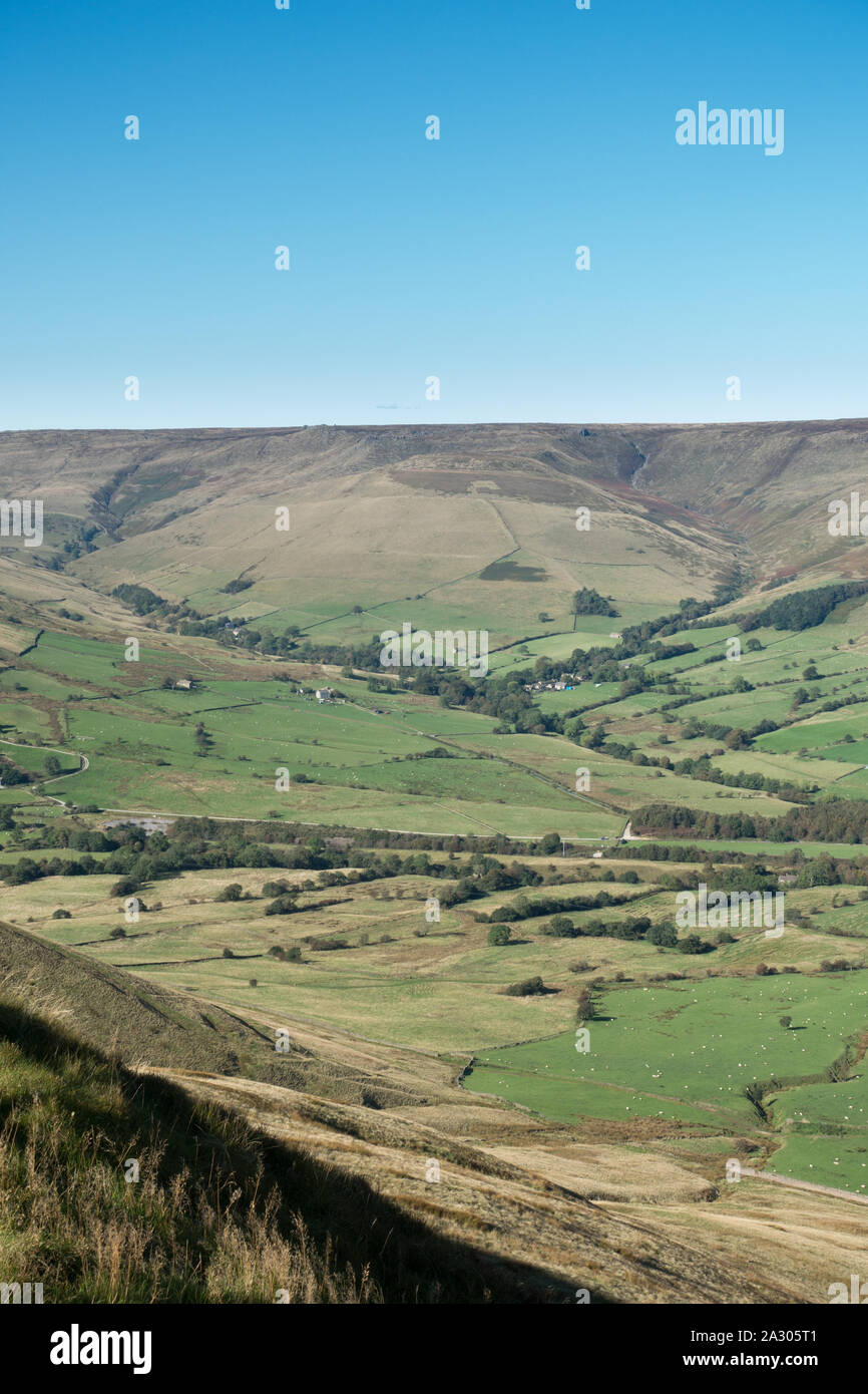 La grande crête et au-dessus de la vallée de l'espoir Edale dans le Derbyshire, Royaume-Uni Banque D'Images